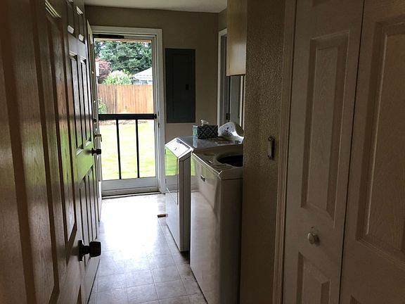 2nd image of 8406 NE Lewis Dr