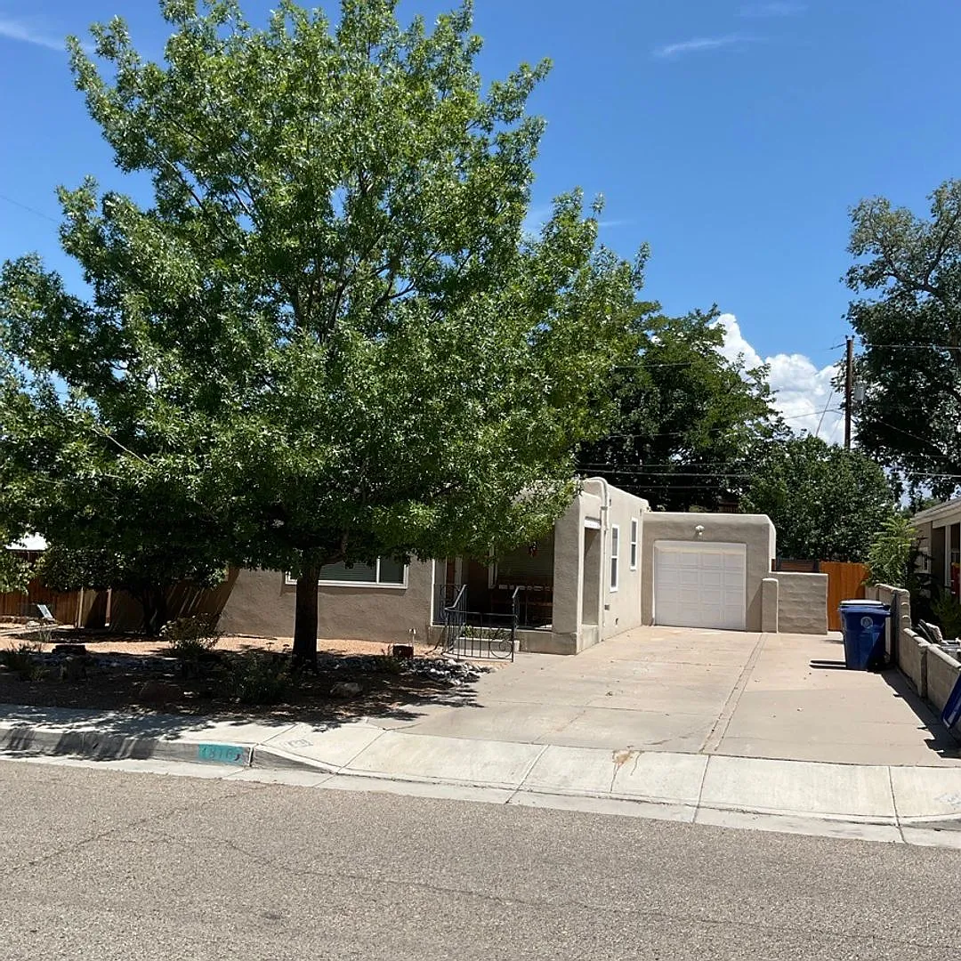 3 bed, 2.0 bath, 1500 sqft, $2,295 — Photo 2