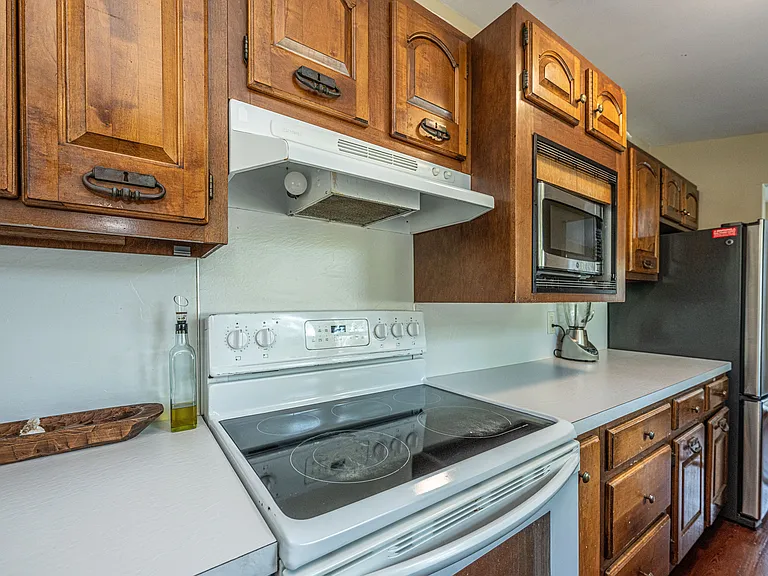 685 Folly Rd — Photo 4