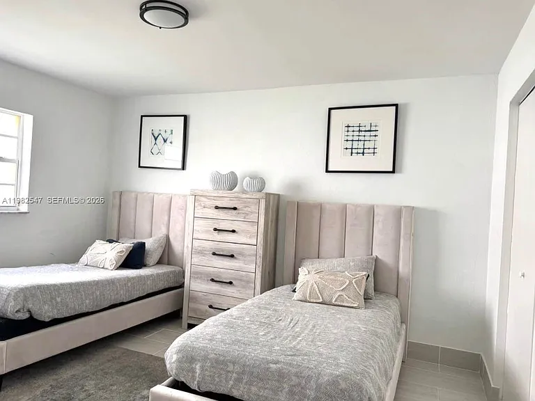 975 W 74th St #301 — Photo 3
