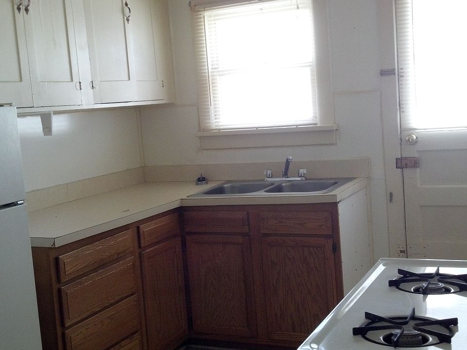 2nd image of 332 W 17th St #B2