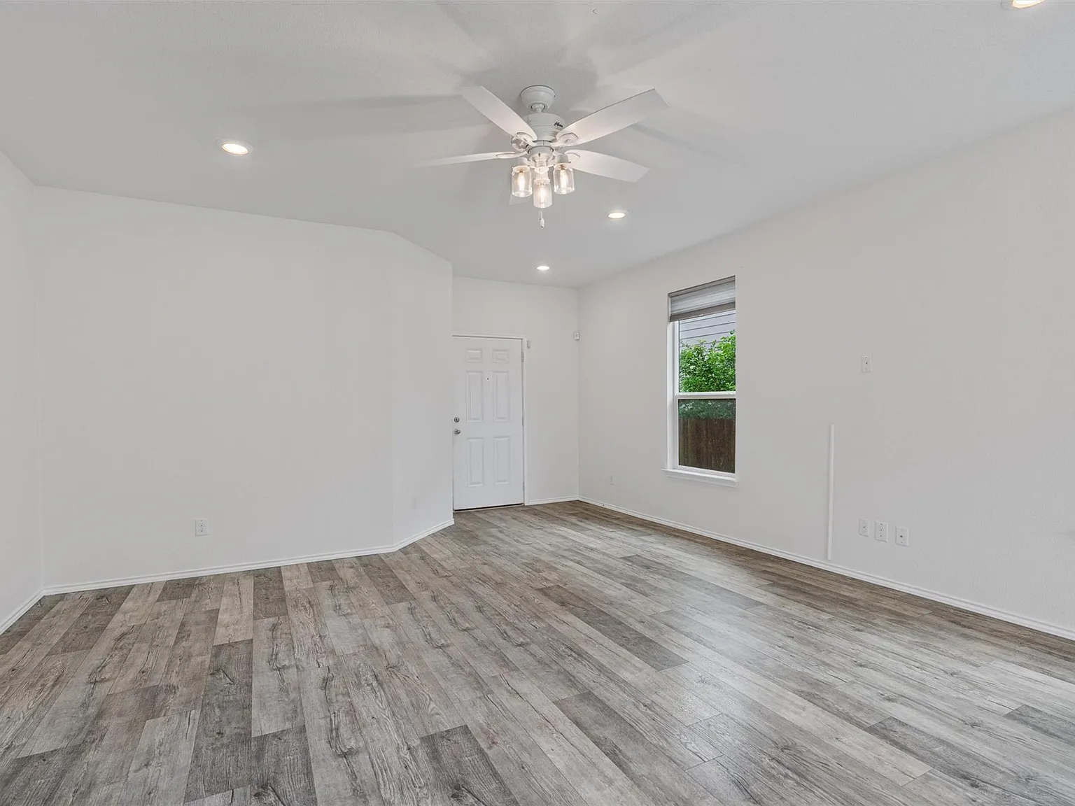3 bed, 2.5 bath, 2140 sqft, $2,200 — Photo 4