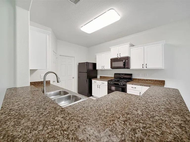 305 Crooked Pine Ct — Photo 9