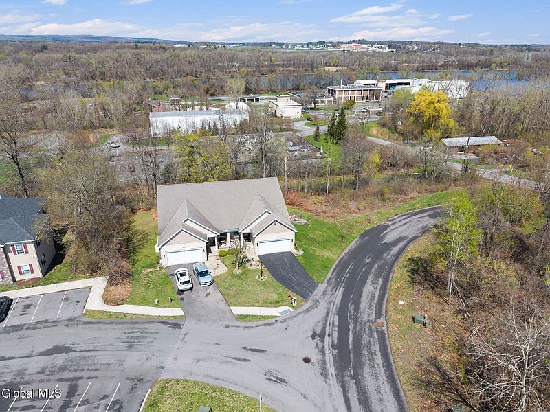 3rd image of 534 Northend Drive