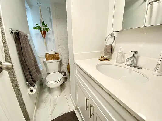 Rented by J PRESTON AND ASSOCIATES INC | media 14