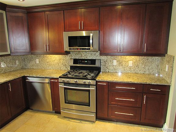 5th image of 905 Algeria Ave