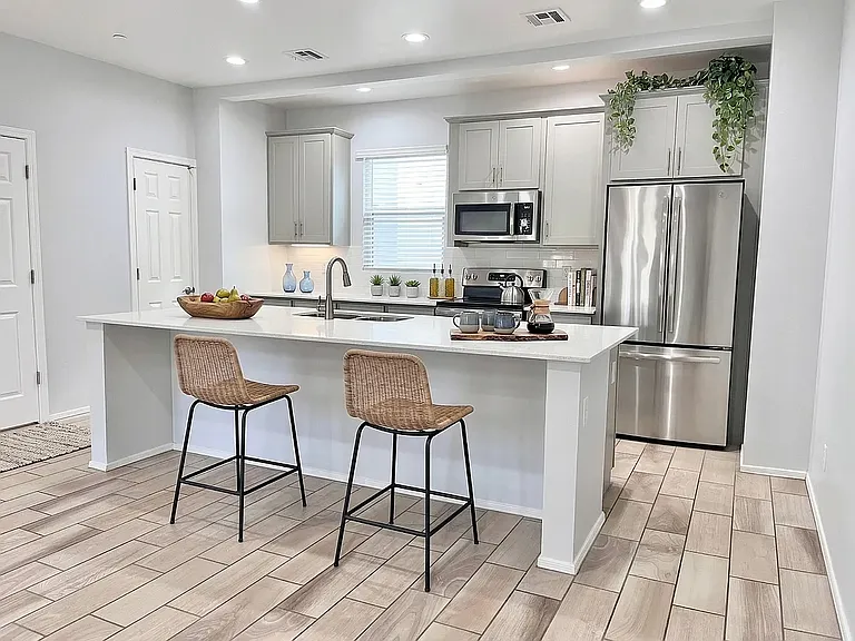 3434 N Longview Ave #11 — Photo 4