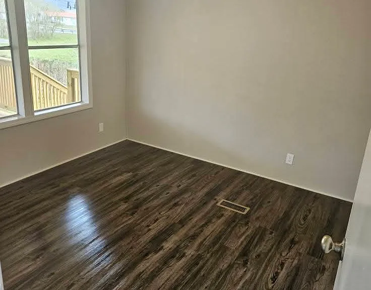 926 Watts Creek Rd — Photo 2