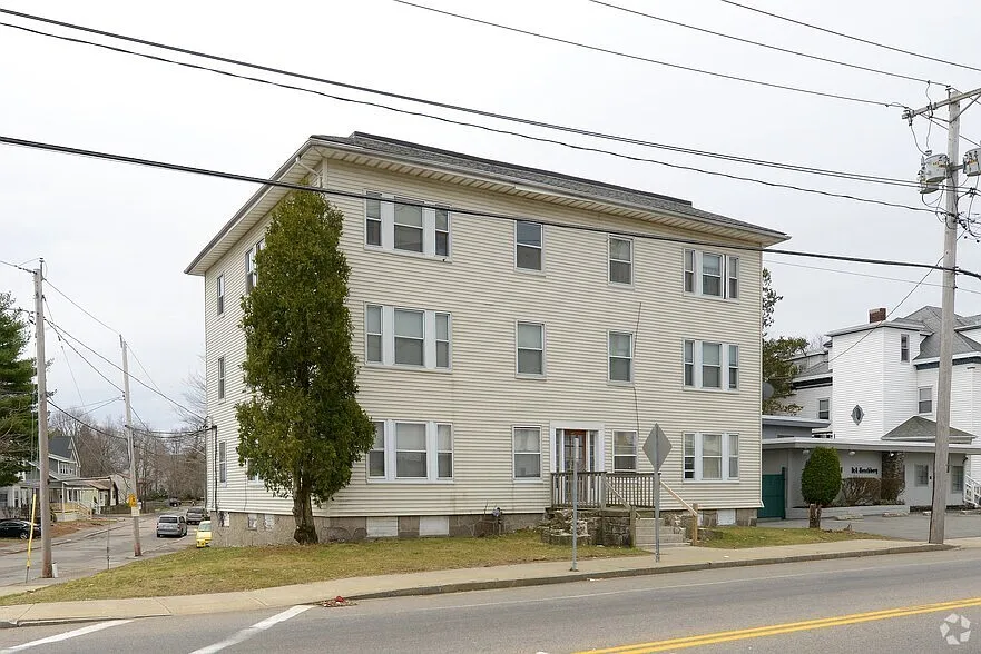 3 bed, 950 sqft, $2,400 — Photo 1