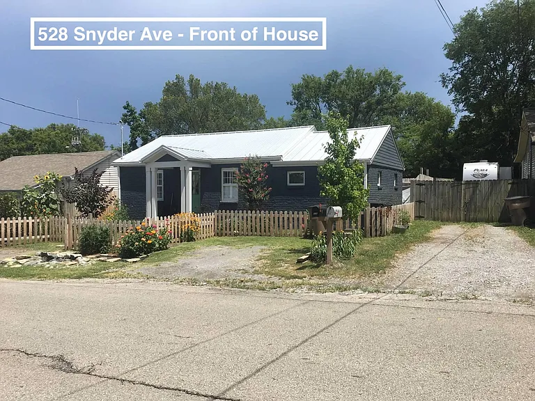 528 Snyder Ave — Photo 8