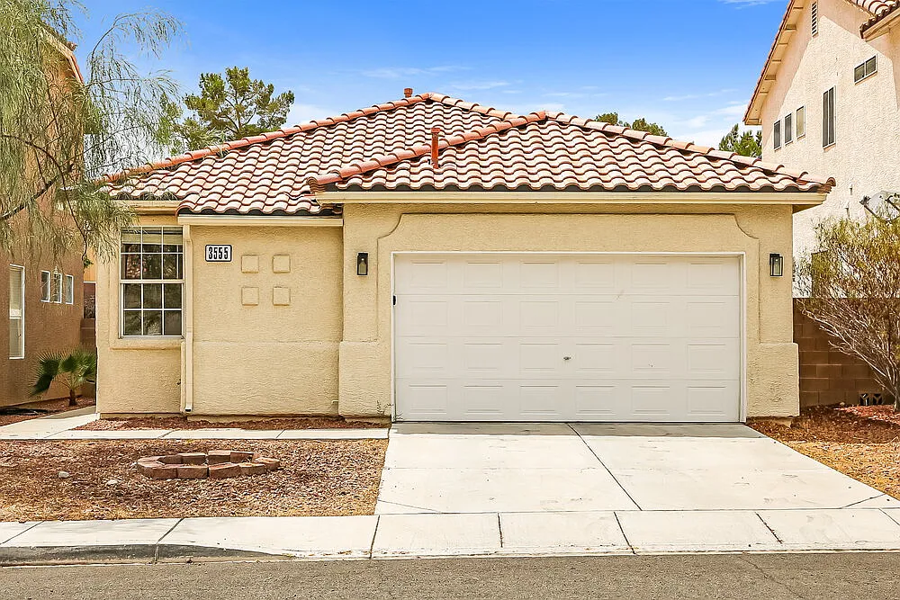 3 bed, 2.0 bath, 1389 sqft, $2,050 — Photo 1