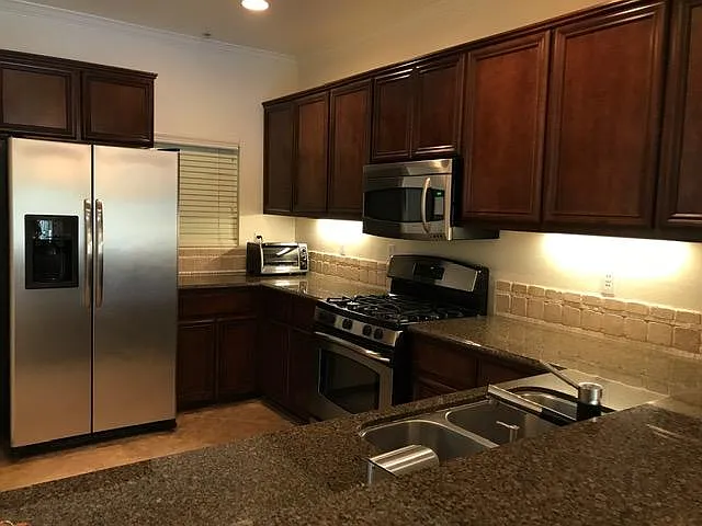 2 bed, 1310 sqft, $3,000 — Photo 2