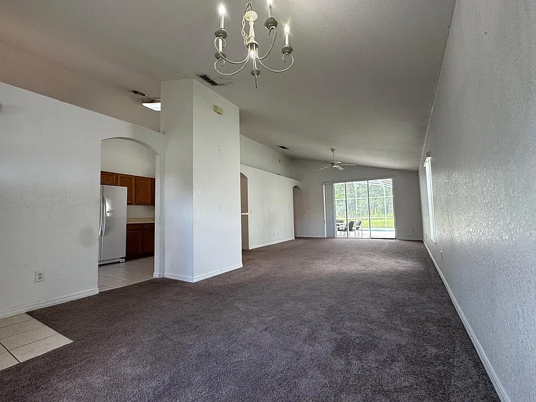 1536 N Hampton Dr — Photo 3