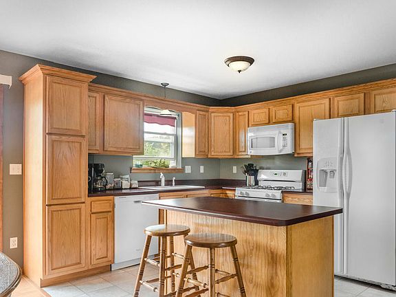 4th image of 6010 Amanda Dr