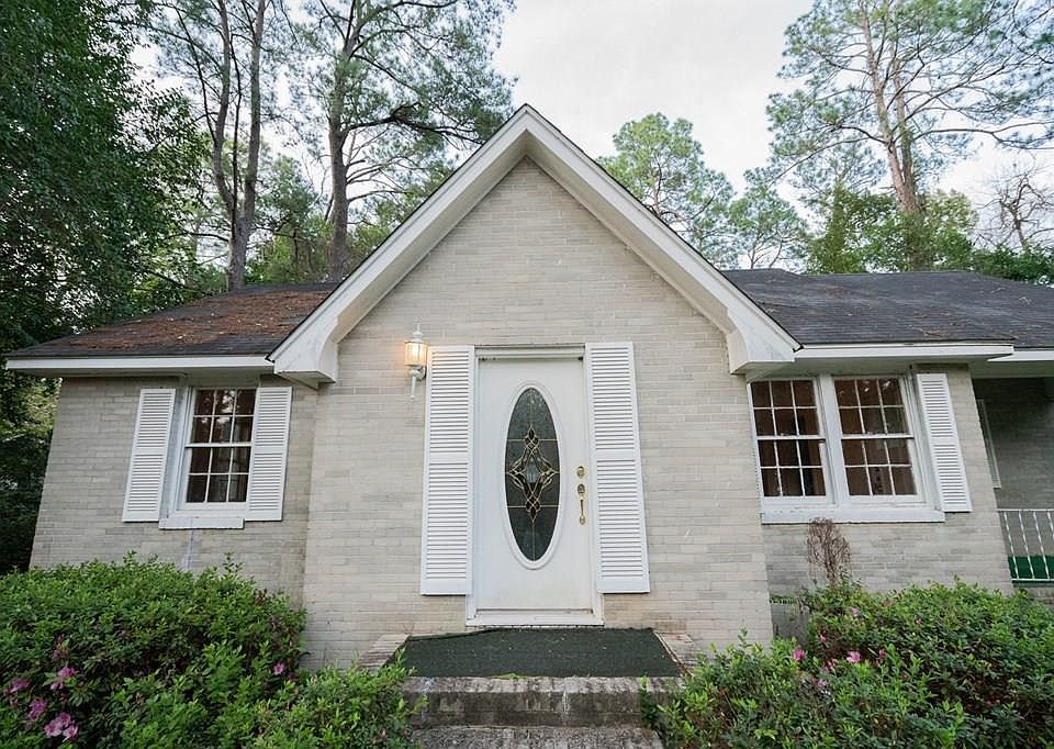 1st image of 702 Holly Dr