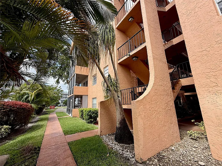 3048 E Sunrise Lakes Dr #217 — Photo 32