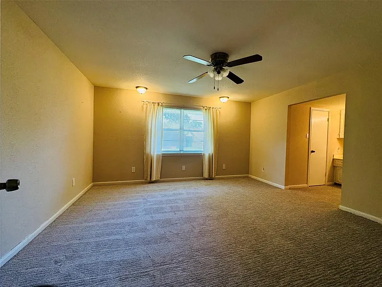 7622 Woodsman Trl — Photo 10