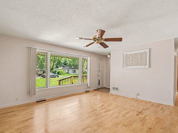 3rd image of 2176 Truman Dr