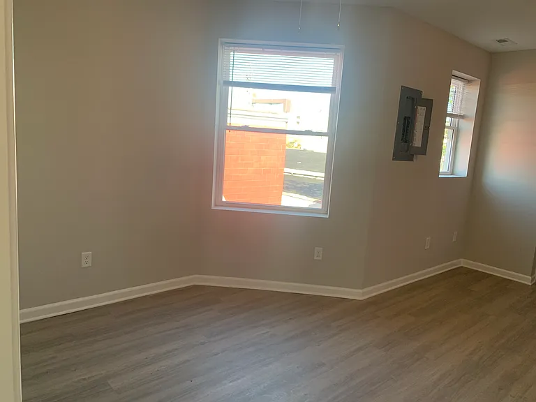 1104 Oak St #1 — Photo 7