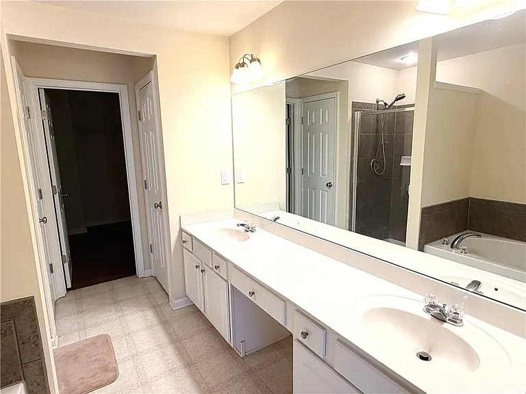 2380 Fairlie Dr — Photo 14