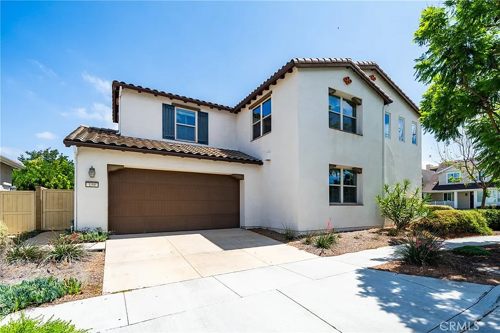 4 bed, 4.5 bath, 2906 sqft, $6,950 — Photo 2