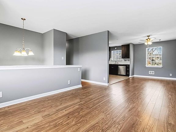 4th image of 2724 Oxford Dr