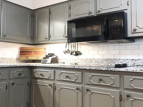 5th image of 37 Camellia Dr