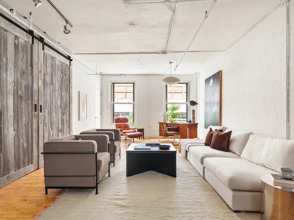 325 West 16th Street image 1 of 12