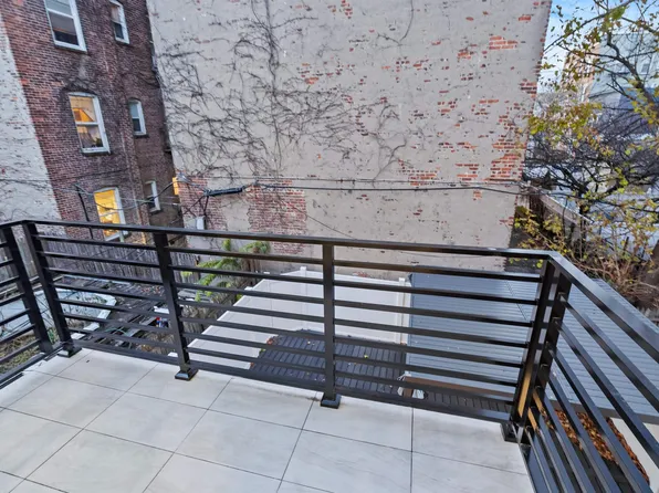 865 Summit Avenue image 14 of 38