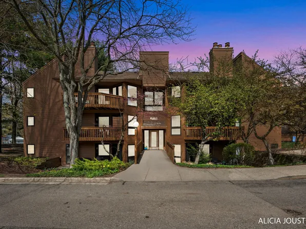 1296 Hillburn Ave NW, Grand Rapids, MI 49504