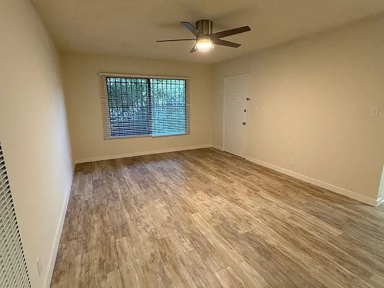 4714 Slauson Ave — Photo 8