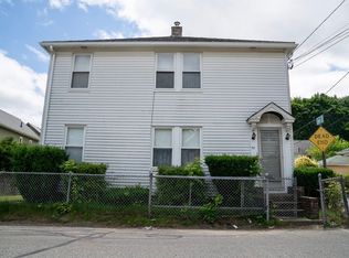 35 Lens St, Southbridge, MA 01550