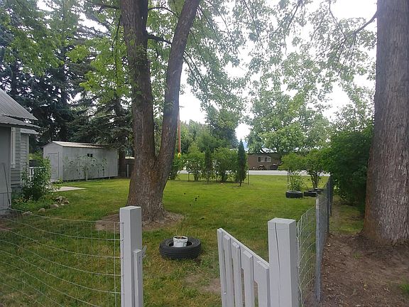 5th image of 564 E Evergreen Dr