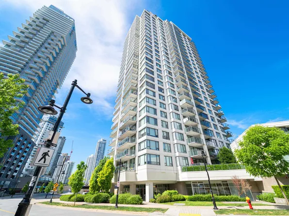 570 Emerson St #705, Coquitlam, BC V3J 0G3