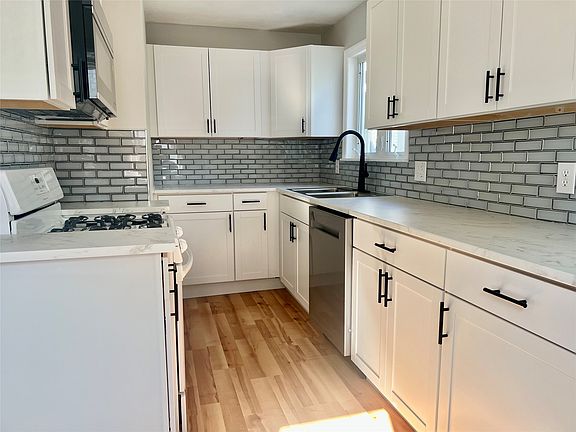 4th image of 369 E 37th St