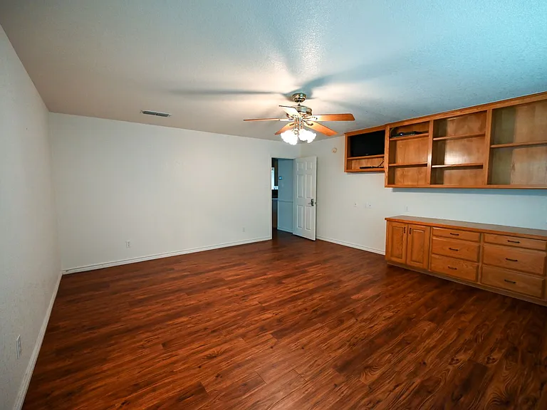2951 N Trinity St — Photo 6