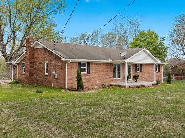 1035 New Deal Potts Rd, Cottontown, TN 37048