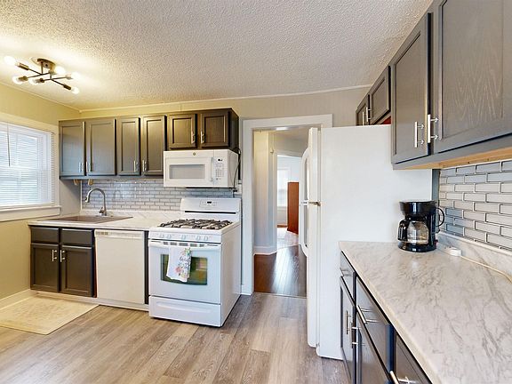 5th image of 3145 Estes Ln