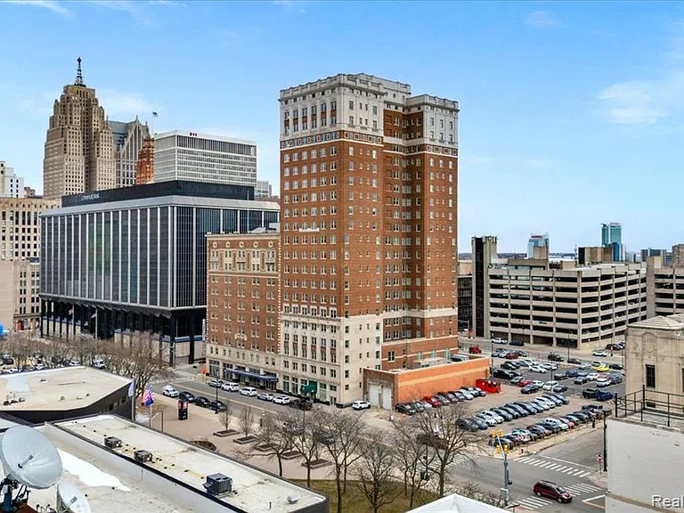 525 W Lafayette Blvd #C21 — Photo 28