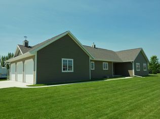 305 W Hawthorne Dr, Waupun, WI 53963