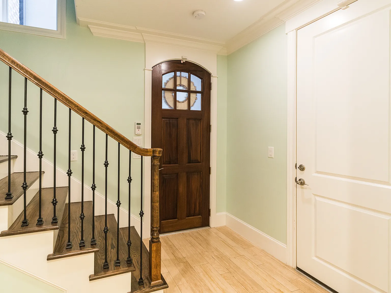 4 bed, 4.5 bath, 2742 sqft, $4,200 — Photo 4