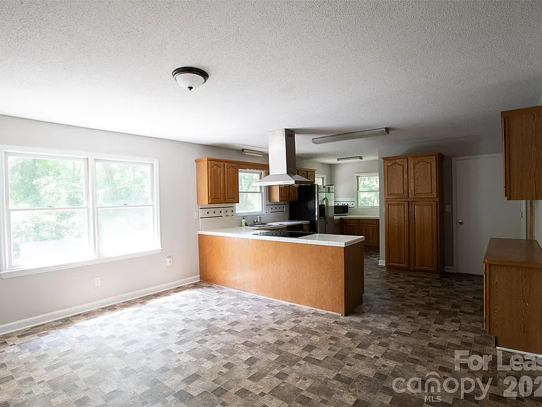 9100 Nash Ave — Photo 5