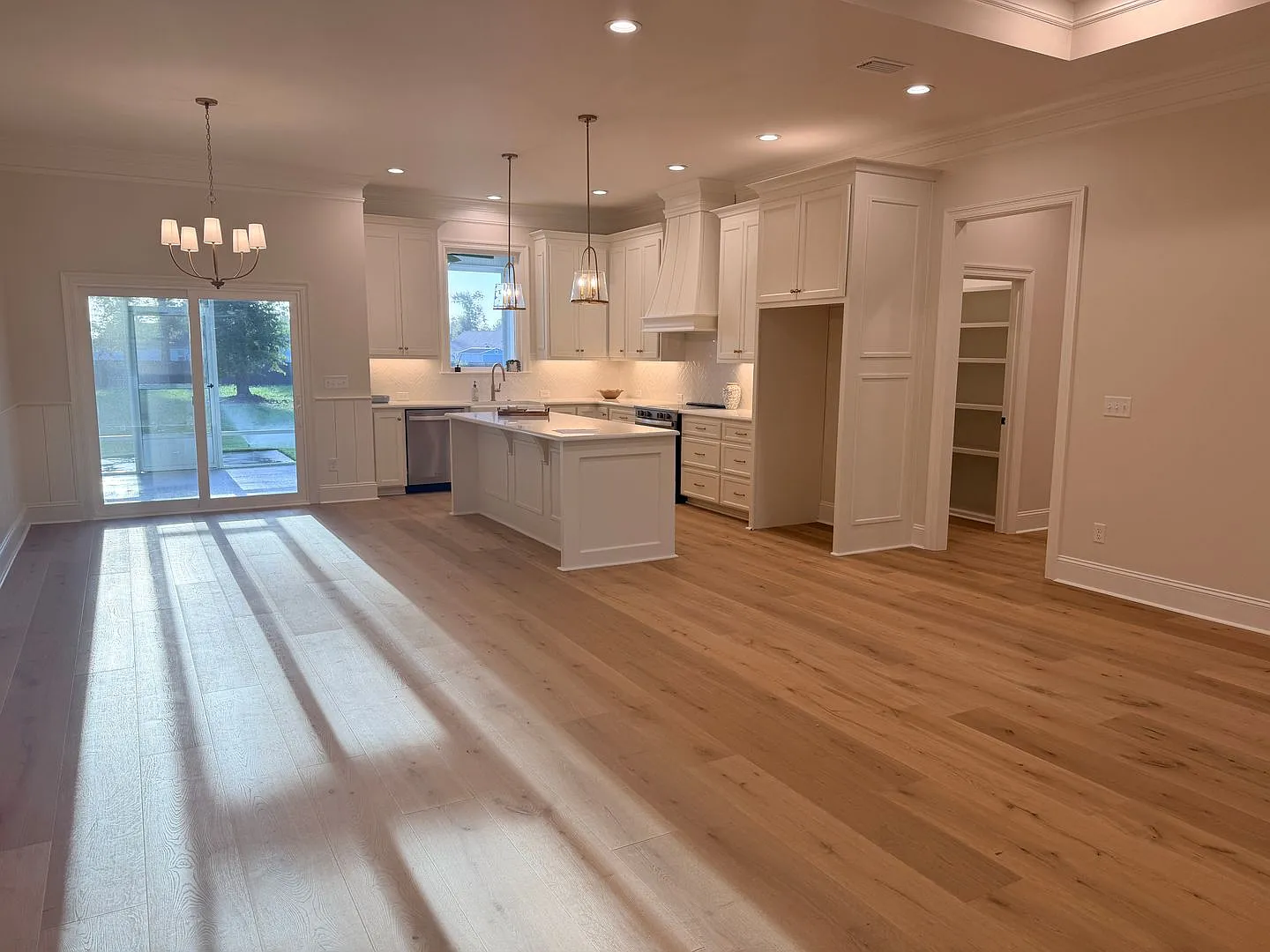 Stunning New Construction: 4-Bedroom Luxury Home in Lake Park — Photo 3