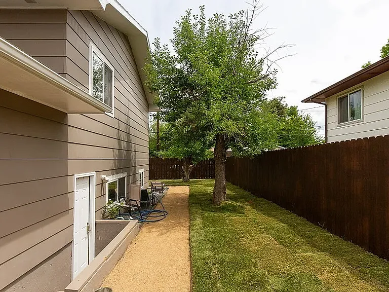 504 N 19th Ave — Photo 1