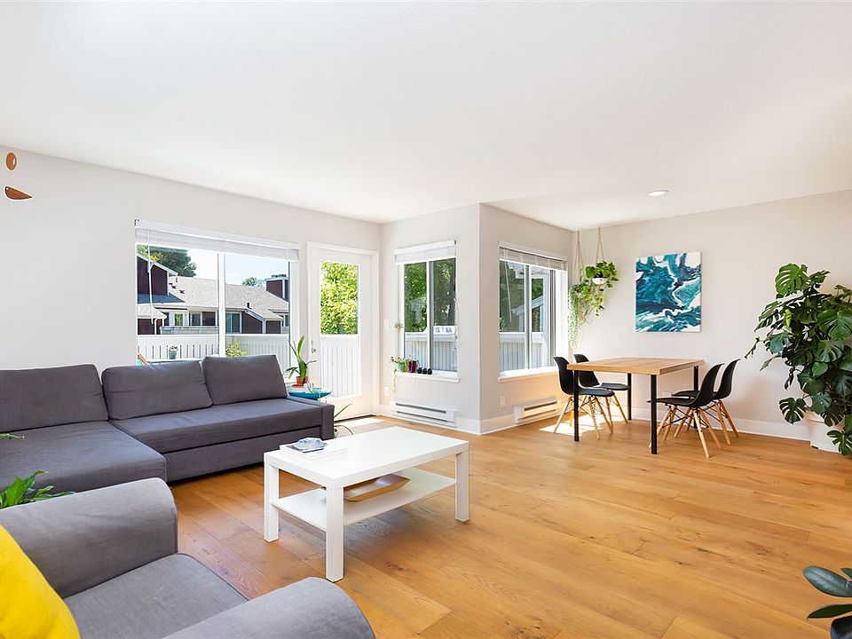 1st image of 90 Bayside Ct