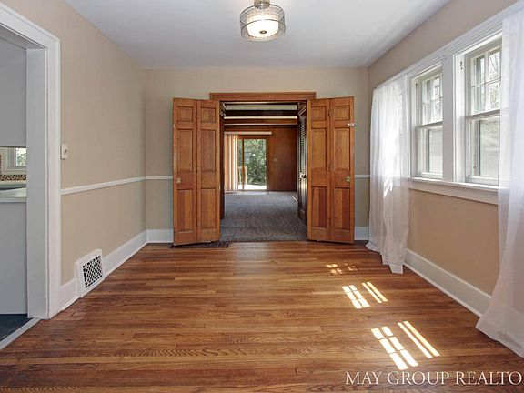 5th image of 1236 Penn Ave NE