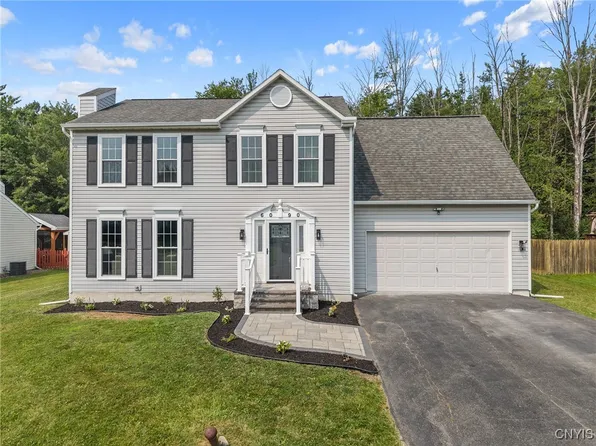 6090 Owlwood Dr, Cicero, NY 13039
