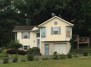 960 Lone Star Dr, Auburn, PA 17922