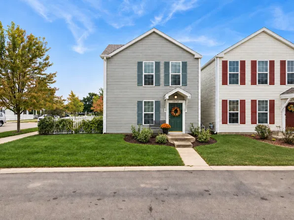 1572 Victoria Park Cir, Aurora, IL 60504