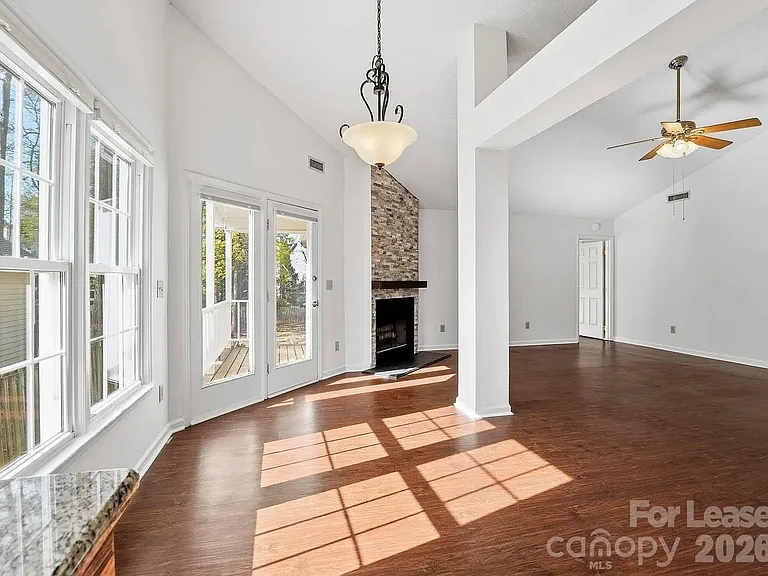 108 Kronos Ln — Photo 2